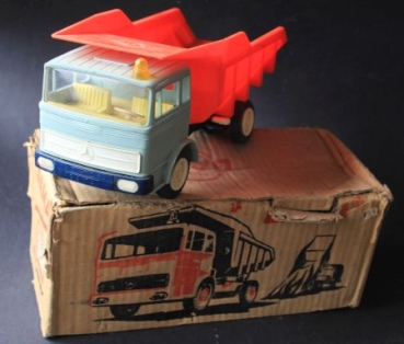 Gama Mercedes-Benz Truck 1967 Plasticmodel in original box (9109)